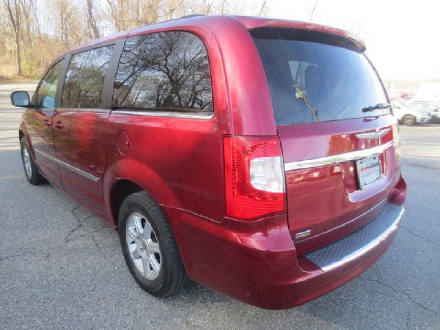 2013 Red /Black Chrysler Town & Country Touring (2C4RC1BG4DR) with an 3.6L V6 DOHC 24V engine, 6-Speed Automatic transmission, located at 270 US Route 6, Mahopac, NY, 10541, (845) 621-0895, 41.349022, -73.755280 - Photo#4