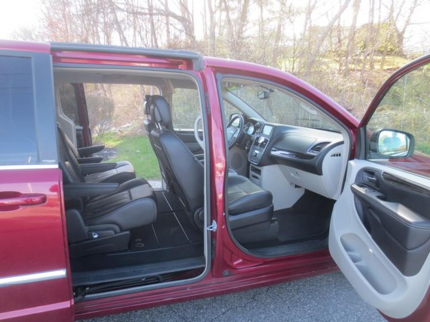 2013 Red /Black Chrysler Town & Country Touring (2C4RC1BG4DR) with an 3.6L V6 DOHC 24V engine, 6-Speed Automatic transmission, located at 270 US Route 6, Mahopac, NY, 10541, (845) 621-0895, 41.349022, -73.755280 - Photo#12