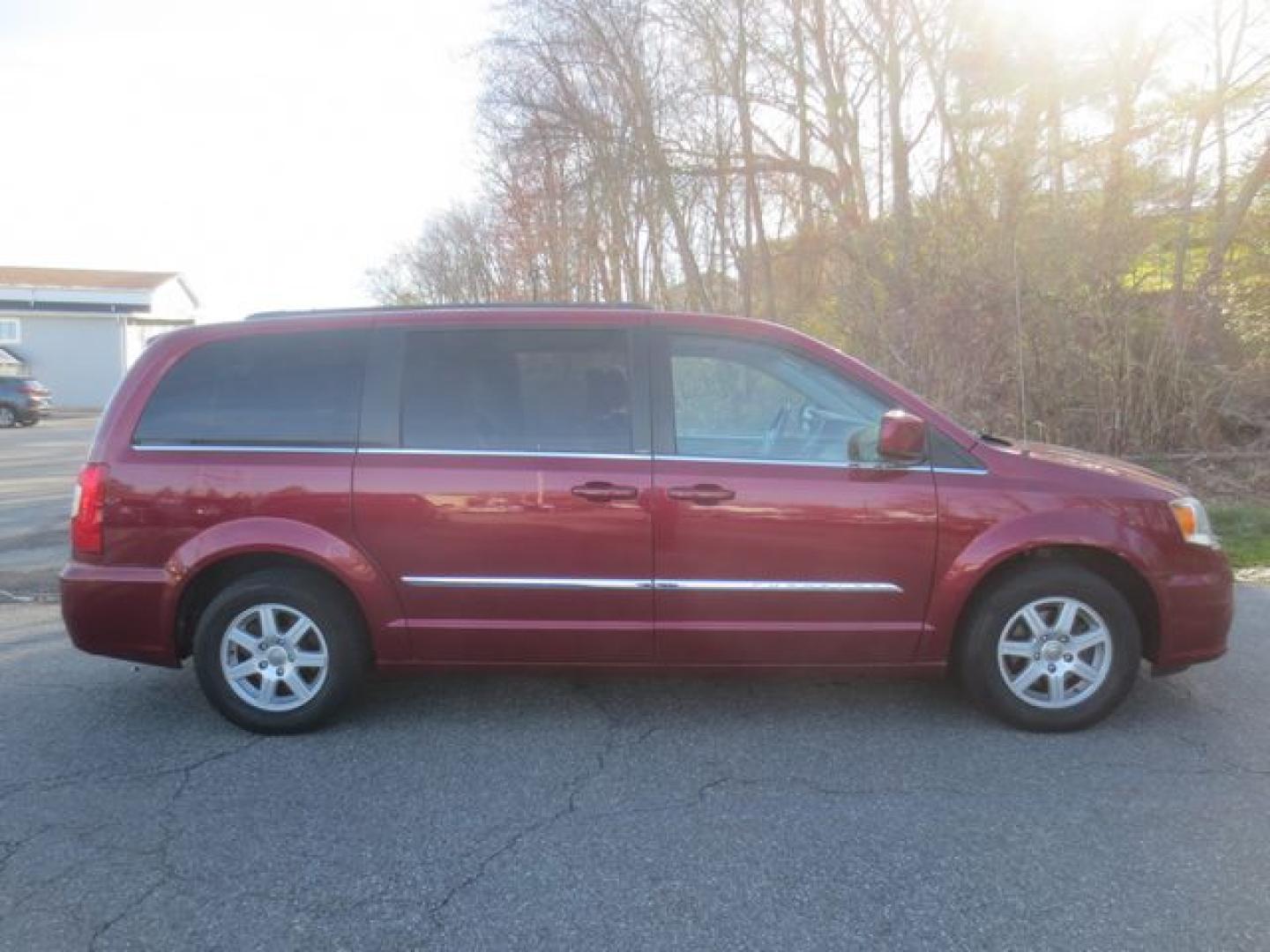 2013 Red /Black Chrysler Town & Country Touring (2C4RC1BG4DR) with an 3.6L V6 DOHC 24V engine, 6-Speed Automatic transmission, located at 270 US Route 6, Mahopac, NY, 10541, (845) 621-0895, 41.349022, -73.755280 - Photo#13