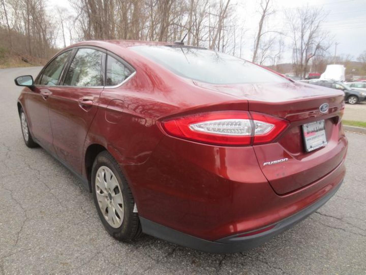 2014 Red /Gray Ford Fusion S (3FA6P0G75ER) with an 2.5L L4 DOHC 16V engine, Automatic transmission, located at 270 US Route 6, Mahopac, NY, 10541, (845) 621-0895, 41.349022, -73.755280 - Photo#4