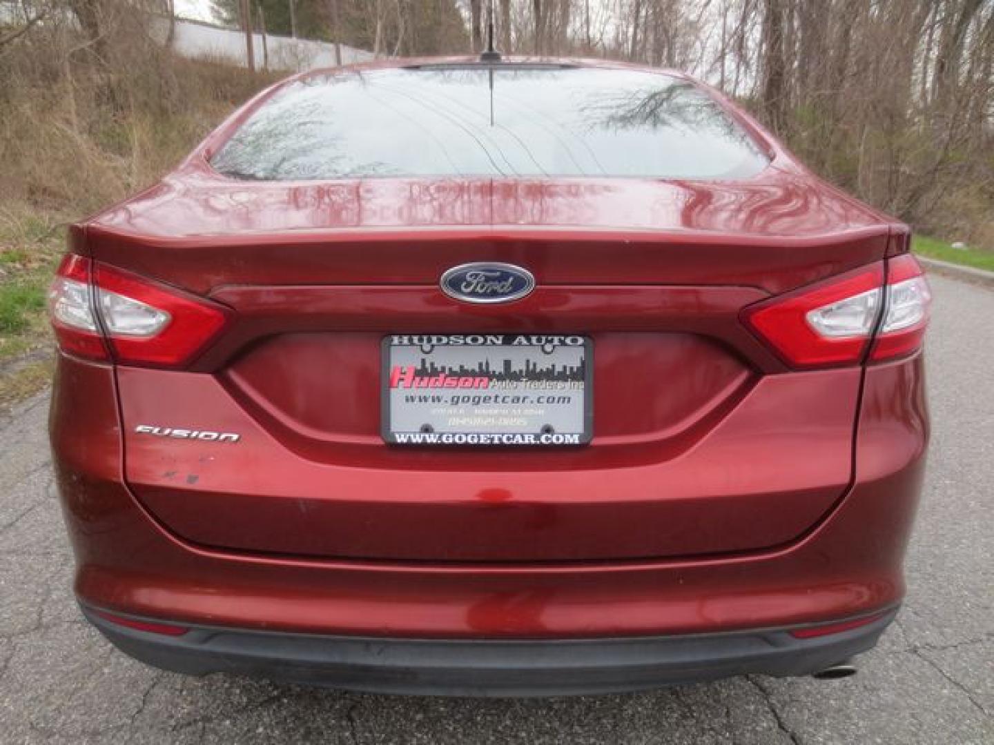 2014 Red /Gray Ford Fusion S (3FA6P0G75ER) with an 2.5L L4 DOHC 16V engine, Automatic transmission, located at 270 US Route 6, Mahopac, NY, 10541, (845) 621-0895, 41.349022, -73.755280 - Photo#5