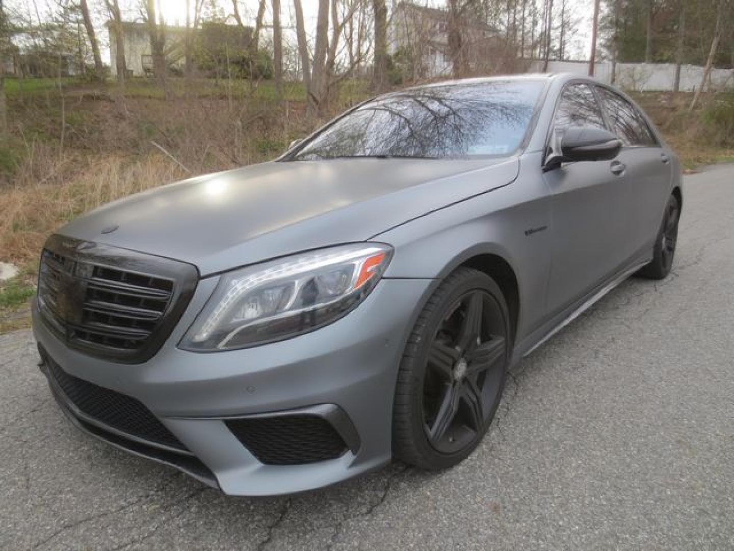 2014 Gray /Black Mercedes-Benz S-Class S63 AMG (WDDUG7JB6EA) with an 5.5L V8 DOHC 32V engine, 7-Speed Automatic transmission, located at 270 US Route 6, Mahopac, NY, 10541, (845) 621-0895, 41.349022, -73.755280 - Photo#0