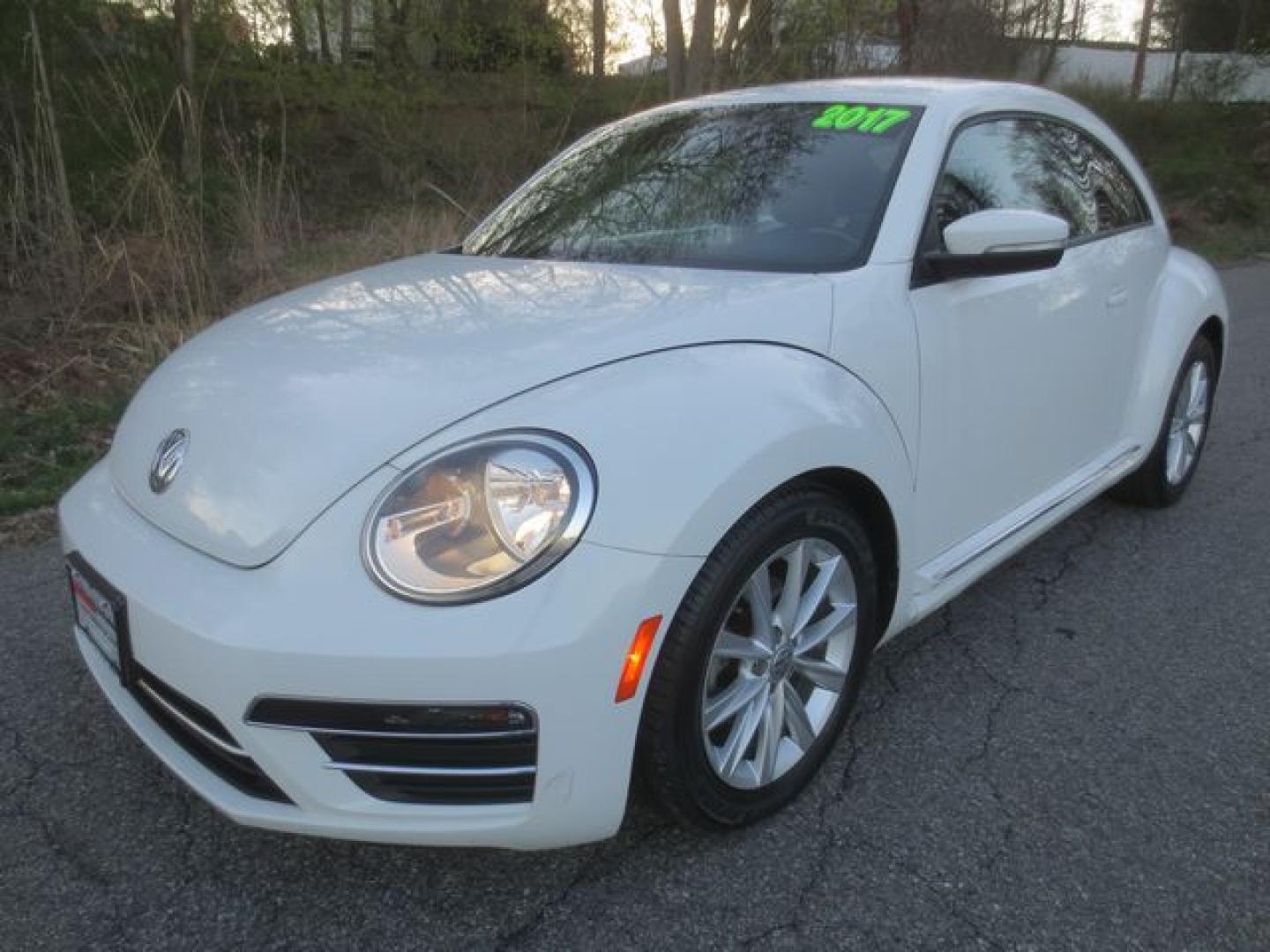 2017 White /Black Volkswagen Beetle 1.8T SEL (3VWJ17AT8HM) with an 1.8L L4 DOHC 16V engine, Automatic transmission, located at 270 US Route 6, Mahopac, NY, 10541, (845) 621-0895, 41.349022, -73.755280 - Photo#0