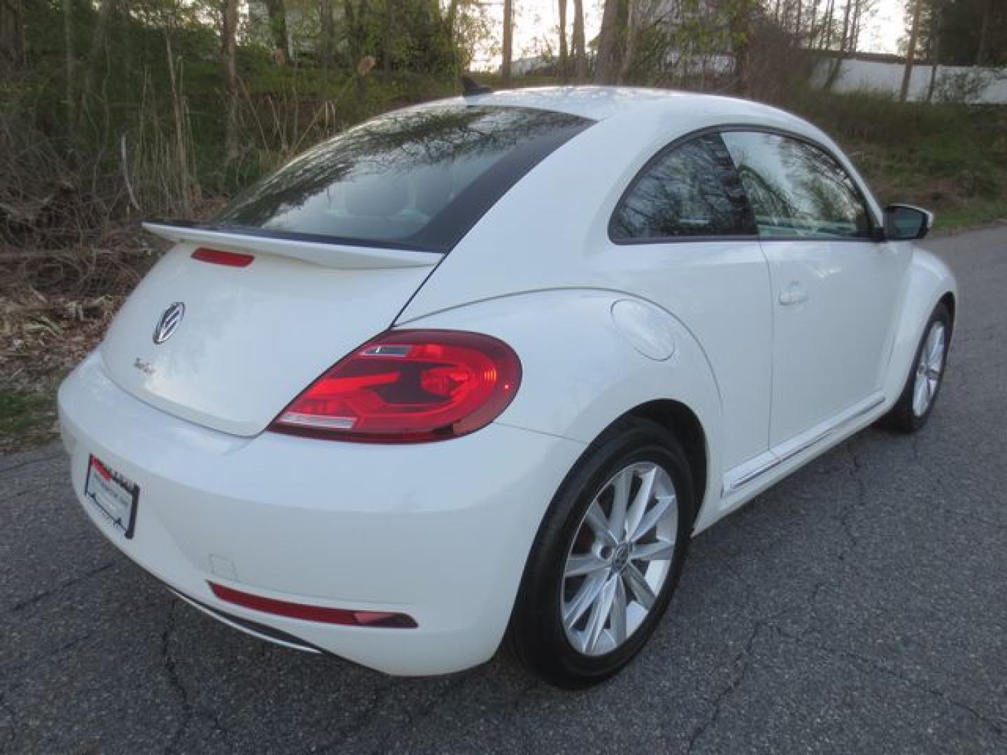 2017 White /Black Volkswagen Beetle 1.8T SEL (3VWJ17AT8HM) with an 1.8L L4 DOHC 16V engine, Automatic transmission, located at 270 US Route 6, Mahopac, NY, 10541, (845) 621-0895, 41.349022, -73.755280 - Photo#3