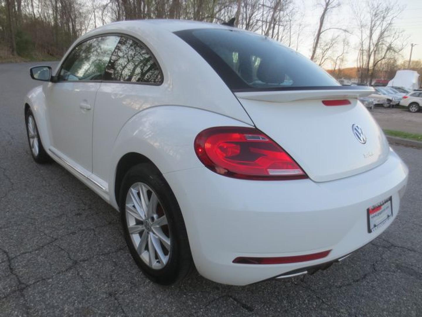 2017 White /Black Volkswagen Beetle 1.8T SEL (3VWJ17AT8HM) with an 1.8L L4 DOHC 16V engine, Automatic transmission, located at 270 US Route 6, Mahopac, NY, 10541, (845) 621-0895, 41.349022, -73.755280 - Photo#4