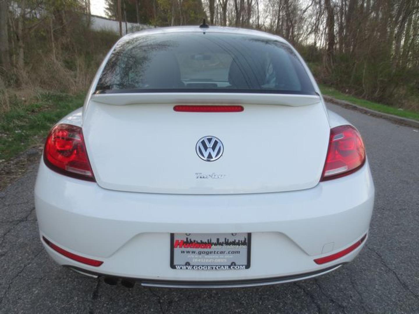 2017 White /Black Volkswagen Beetle 1.8T SEL (3VWJ17AT8HM) with an 1.8L L4 DOHC 16V engine, Automatic transmission, located at 270 US Route 6, Mahopac, NY, 10541, (845) 621-0895, 41.349022, -73.755280 - Photo#5