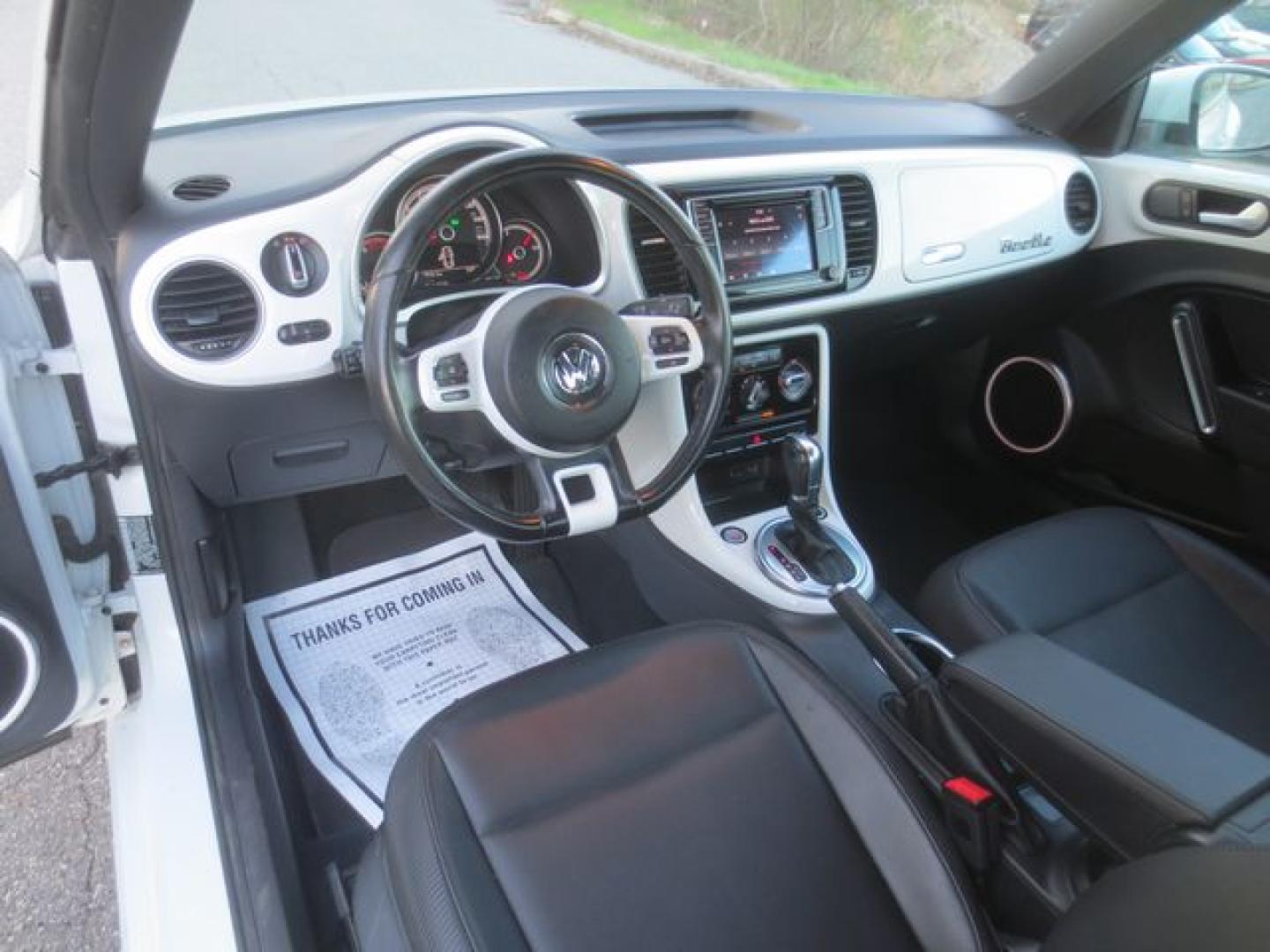 2017 White /Black Volkswagen Beetle 1.8T SEL (3VWJ17AT8HM) with an 1.8L L4 DOHC 16V engine, Automatic transmission, located at 270 US Route 6, Mahopac, NY, 10541, (845) 621-0895, 41.349022, -73.755280 - Photo#7