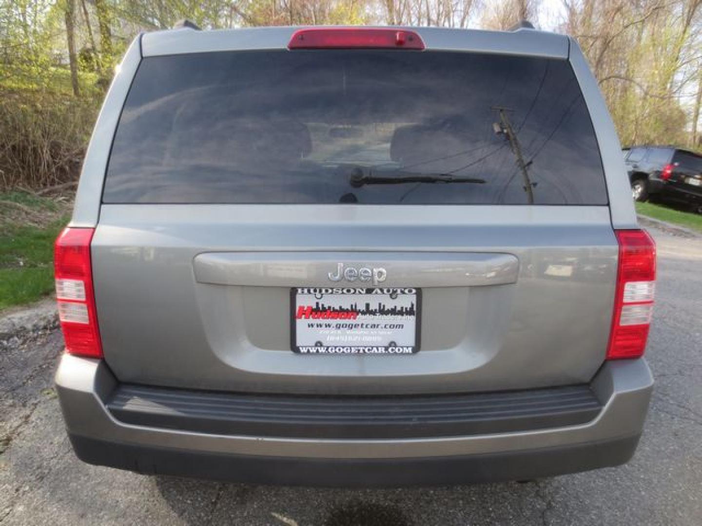 2012 Gray /Black Jeep Patriot Sport 2WD (1C4NJPBBXCD) with an 2.4L L4 DOHC 16V engine, Automatic transmission, located at 270 US Route 6, Mahopac, NY, 10541, (845) 621-0895, 41.349022, -73.755280 - Photo#5