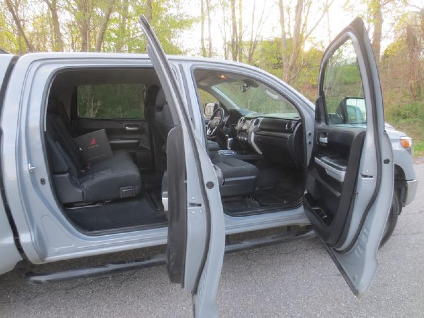 2021 Gray /Black Toyota Tundra SR5 5.7L V8 CrewMax 4WD (5TFDY5F1XMX) with an 5.7L V8 DOHC 32V engine, 6A transmission, located at 270 US Route 6, Mahopac, NY, 10541, (845) 621-0895, 41.349022, -73.755280 - Photo#9