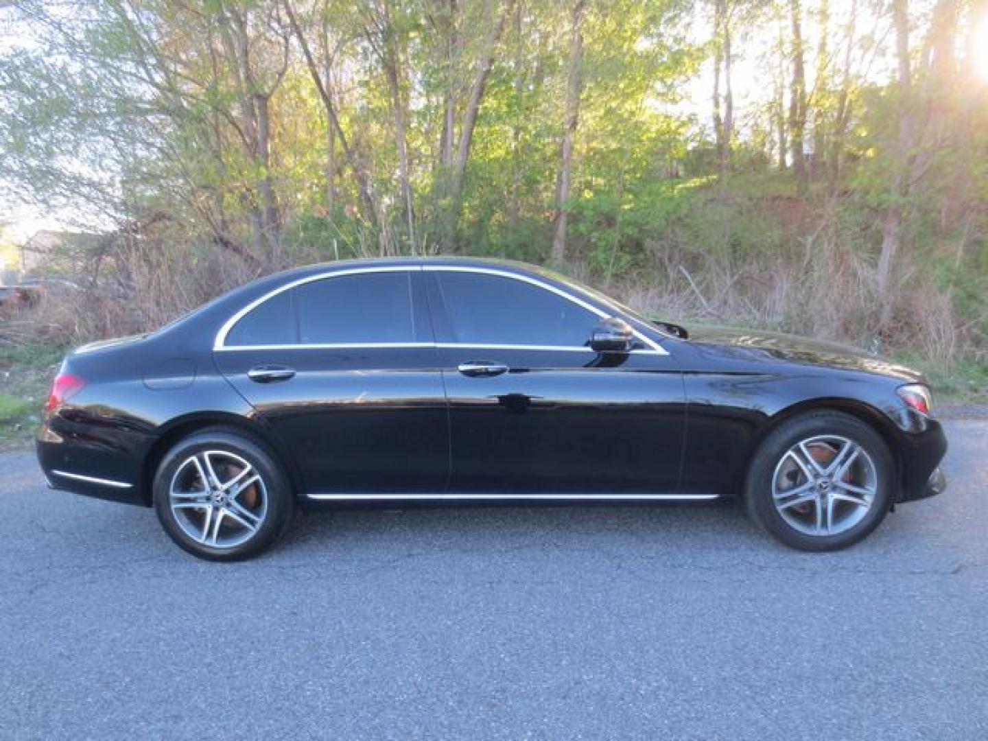 2019 Black /Tan Mercedes-Benz E-Class E300 Luxury 4MATIC Sedan (WDDZF4KB5KA) with an 2.0L L4 DOHC 16V engine, Automatic transmission, located at 270 US Route 6, Mahopac, NY, 10541, (845) 621-0895, 41.349022, -73.755280 - Photo#12