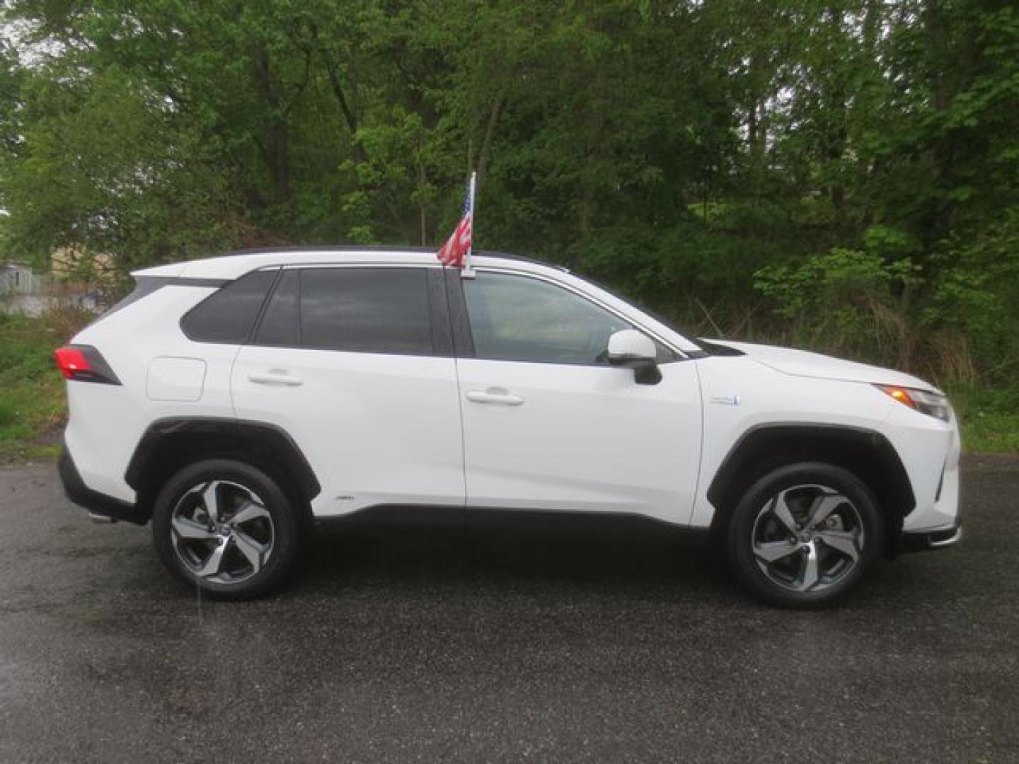 2022 White /Black Toyota RAV4 Prime SE Prime (JTMAB3FV9ND) with an 2.5L L4 DOHC 16V engine, Automatic transmission, located at 270 US Route 6, Mahopac, NY, 10541, (845) 621-0895, 41.349022, -73.755280 - Photo#10