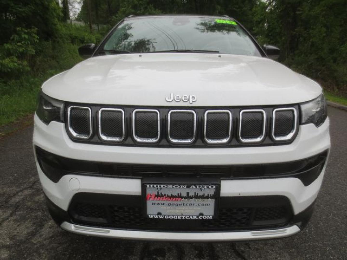 2022 White /Black Jeep Compass Limited 4WD (3C4NJDCB4NT) with an 2.4L L4 DOHC 16V engine, Automatic transmission, located at 270 US Route 6, Mahopac, NY, 10541, (845) 621-0895, 41.349022, -73.755280 - Photo#2