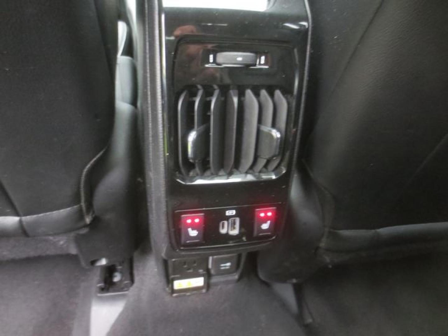 2022 White /Black Jeep Compass Limited 4WD (3C4NJDCB4NT) with an 2.4L L4 DOHC 16V engine, Automatic transmission, located at 270 US Route 6, Mahopac, NY, 10541, (845) 621-0895, 41.349022, -73.755280 - Photo#9