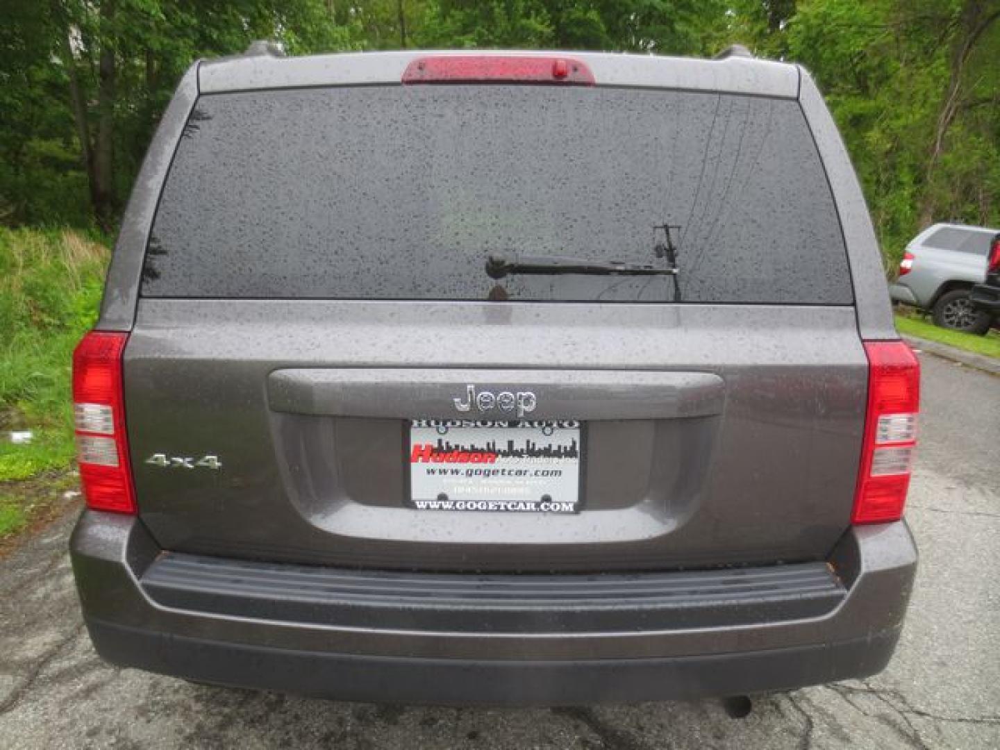 2017 Gray /Black Jeep Patriot Sport 4WD (1C4NJRBB2HD) with an 2.4L L4 DOHC 16V engine, Automatic transmission, located at 270 US Route 6, Mahopac, NY, 10541, (845) 621-0895, 41.349022, -73.755280 - Photo#5