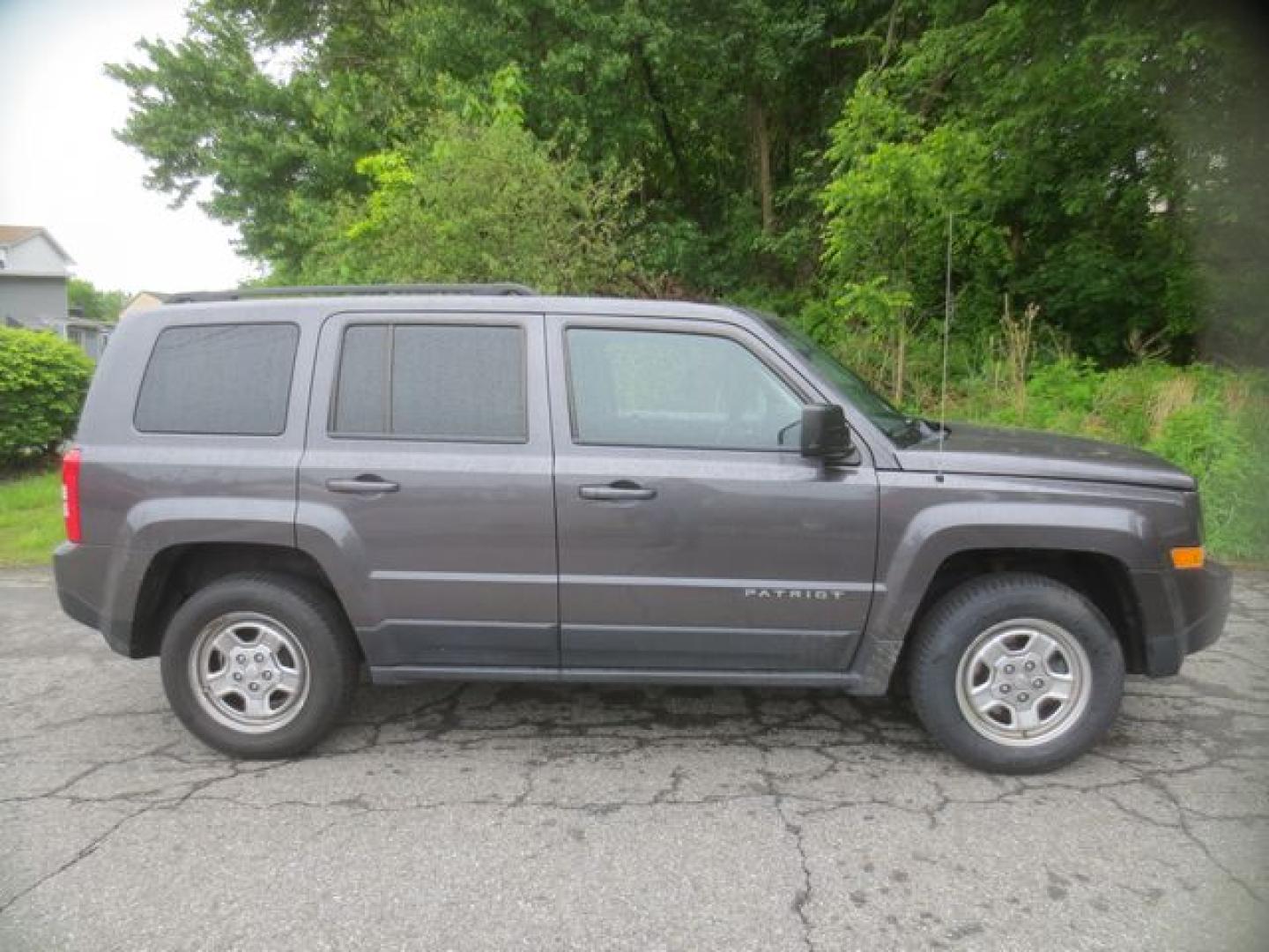 2017 Gray /Black Jeep Patriot Sport 4WD (1C4NJRBB2HD) with an 2.4L L4 DOHC 16V engine, Automatic transmission, located at 270 US Route 6, Mahopac, NY, 10541, (845) 621-0895, 41.349022, -73.755280 - Photo#9