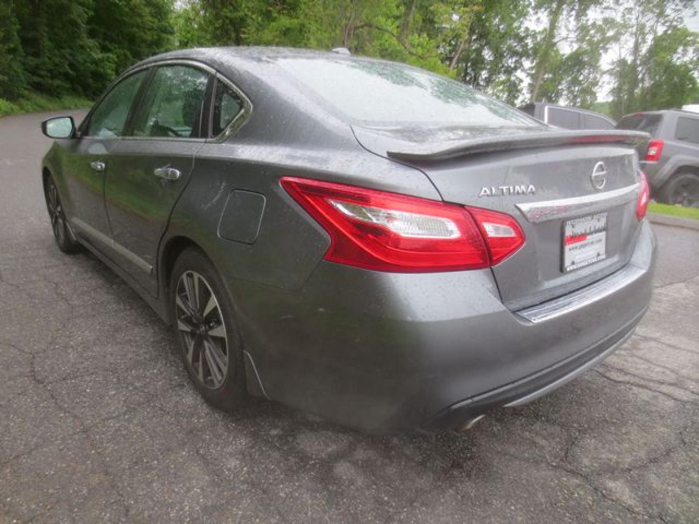 2017 Gray /Black Nissan Altima 2.5 SL (1N4AL3AP7HC) with an 2.5L L4 DOHC 16V engine, Automatic transmission, located at 270 US Route 6, Mahopac, NY, 10541, (845) 621-0895, 41.349022, -73.755280 - Photo#4