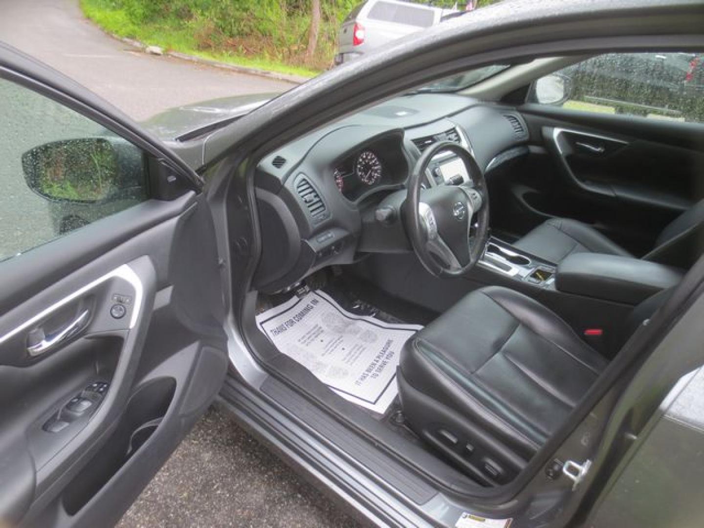 2017 Gray /Black Nissan Altima 2.5 SL (1N4AL3AP7HC) with an 2.5L L4 DOHC 16V engine, Automatic transmission, located at 270 US Route 6, Mahopac, NY, 10541, (845) 621-0895, 41.349022, -73.755280 - Photo#6