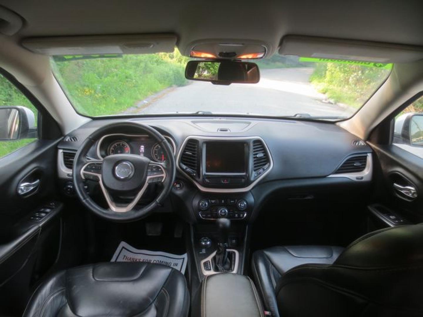 2017 White /Black Jeep Cherokee Limited 4WD (1C4PJMDB0HW) with an 2.4L L4 DOHC 16V engine, Automatic transmission, located at 270 US Route 6, Mahopac, NY, 10541, (845) 621-0895, 41.349022, -73.755280 - Photo#7