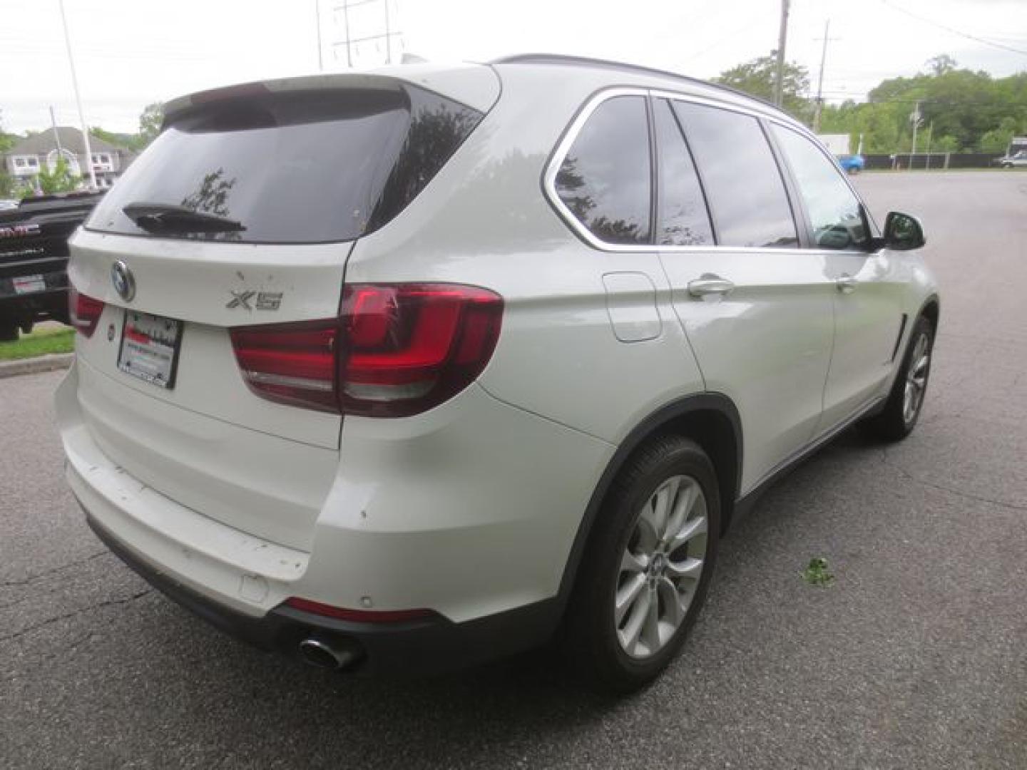 2016 White /Tan BMW X5 xDrive35i (5UXKR0C50G0) with an 3.0L L6 DOHC 24V engine, Automatic transmission, located at 270 US Route 6, Mahopac, NY, 10541, (845) 621-0895, 41.349022, -73.755280 - Photo#1