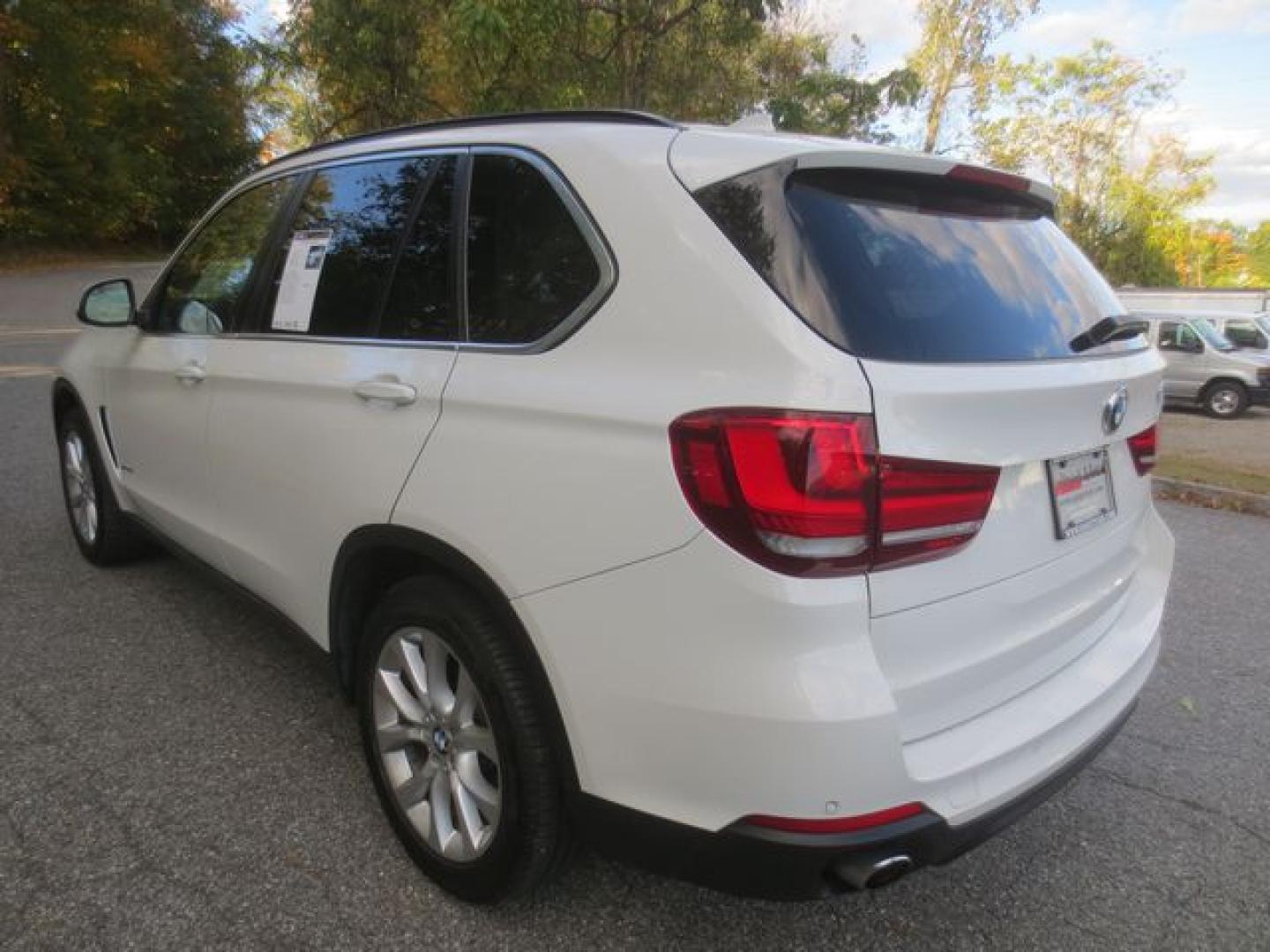 2016 White /Tan BMW X5 xDrive35i (5UXKR0C50G0) with an 3.0L L6 DOHC 24V engine, Automatic transmission, located at 270 US Route 6, Mahopac, NY, 10541, (845) 621-0895, 41.349022, -73.755280 - Photo#4