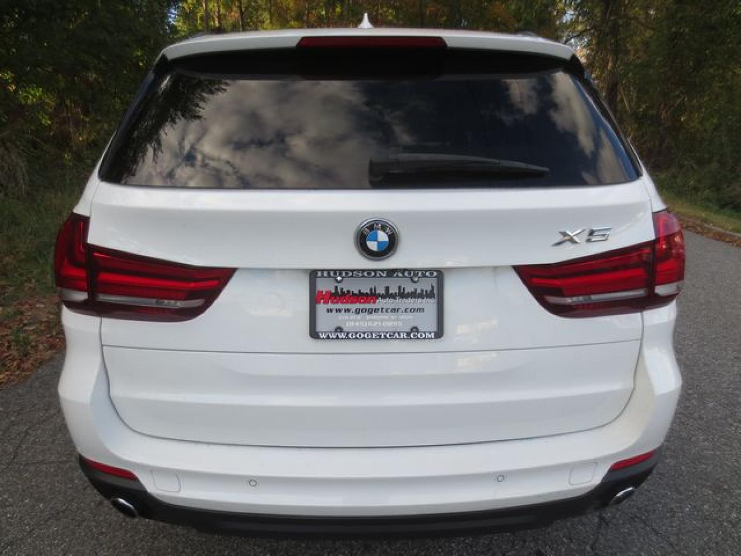 2016 White /Tan BMW X5 xDrive35i (5UXKR0C50G0) with an 3.0L L6 DOHC 24V engine, Automatic transmission, located at 270 US Route 6, Mahopac, NY, 10541, (845) 621-0895, 41.349022, -73.755280 - Photo#5
