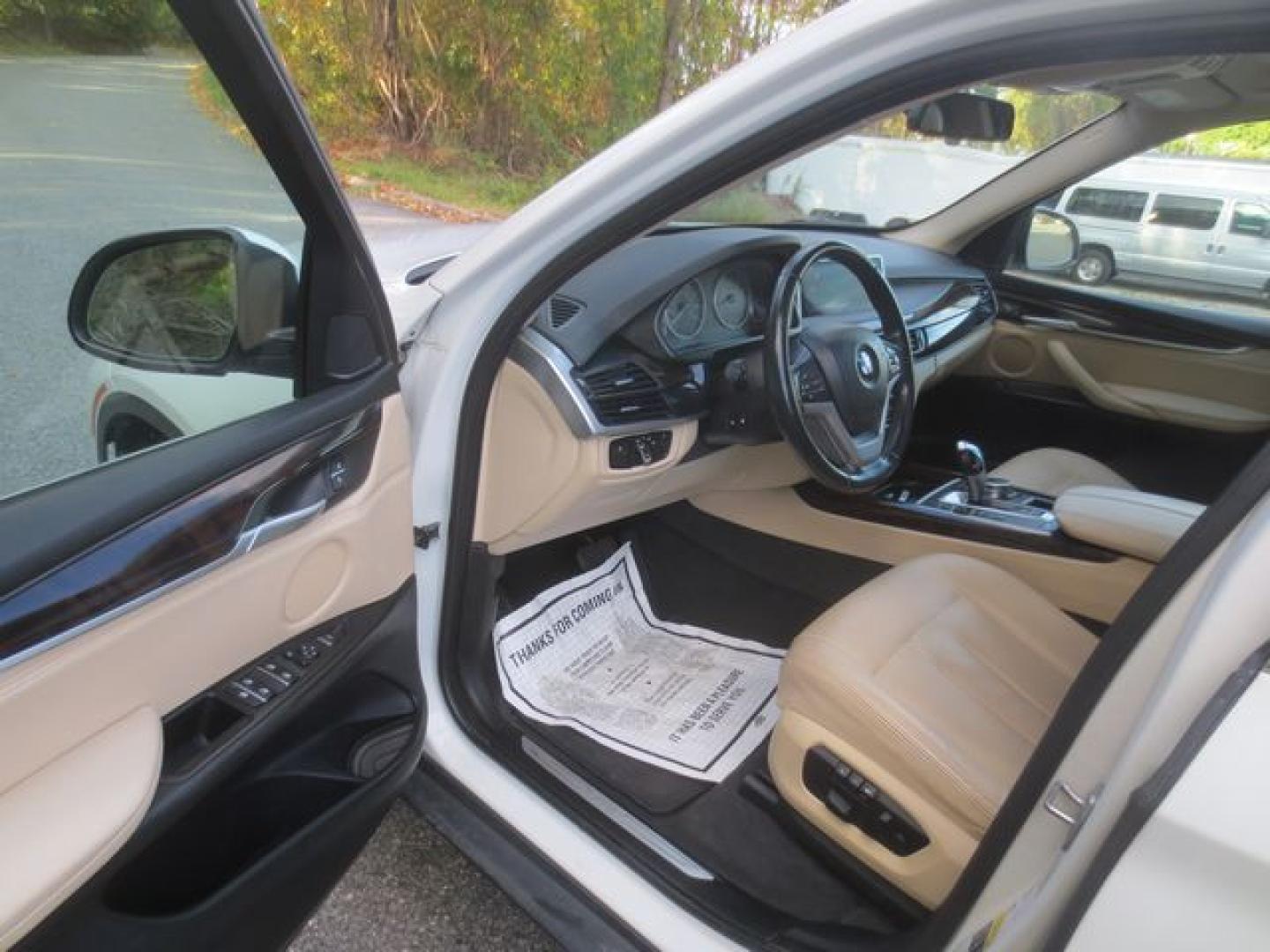 2016 White /Tan BMW X5 xDrive35i (5UXKR0C50G0) with an 3.0L L6 DOHC 24V engine, Automatic transmission, located at 270 US Route 6, Mahopac, NY, 10541, (845) 621-0895, 41.349022, -73.755280 - Photo#6