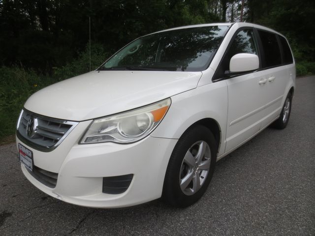 photo of 2010 Volkswagen Routan SE