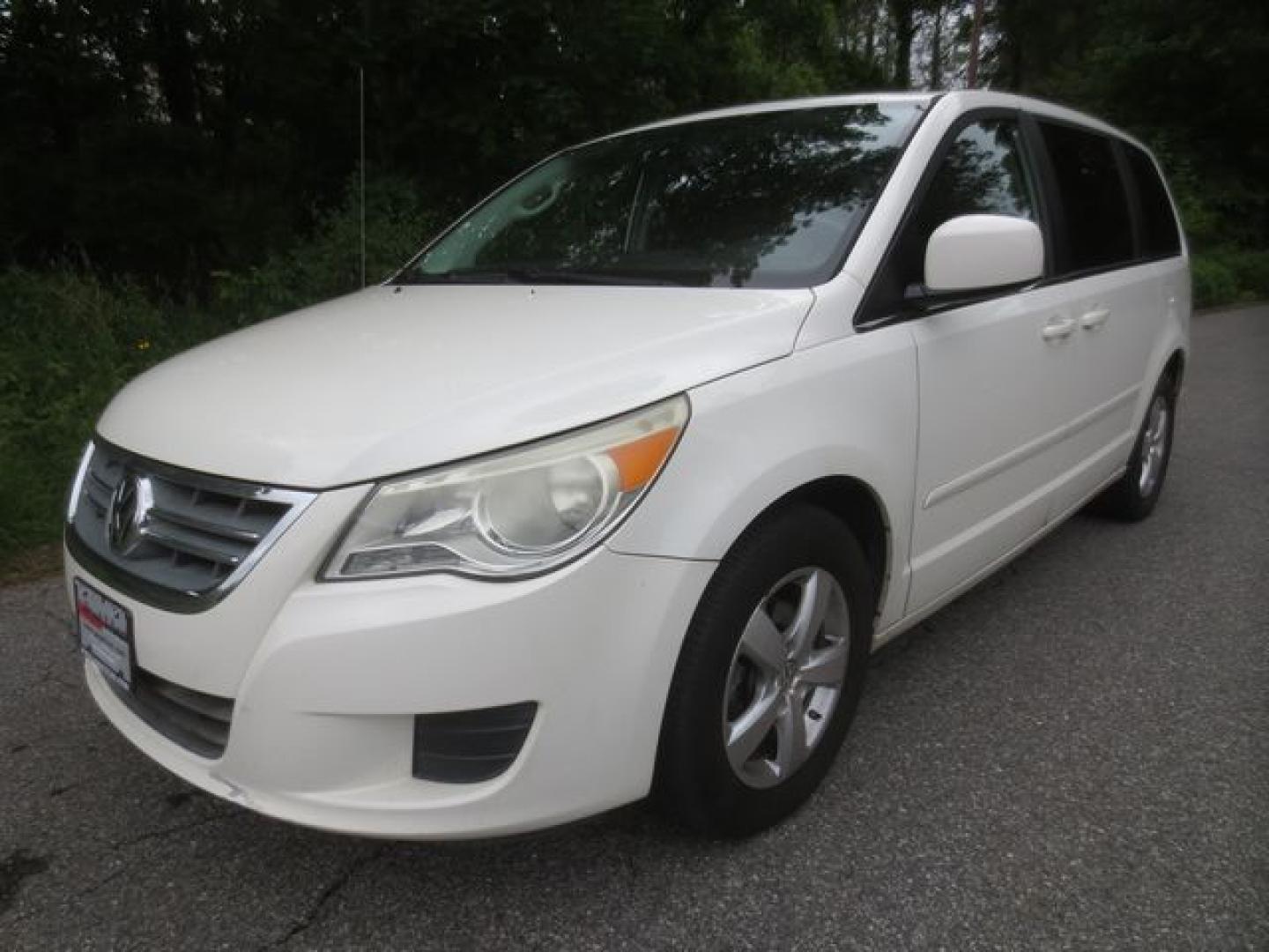 2010 White /Gray Volkswagen Routan SE (2V4RW3D1XAR) with an 3.8L V6 OHV 12V engine, 6-Speed Automatic transmission, located at 270 US Route 6, Mahopac, NY, 10541, (845) 621-0895, 41.349022, -73.755280 - Photo#0