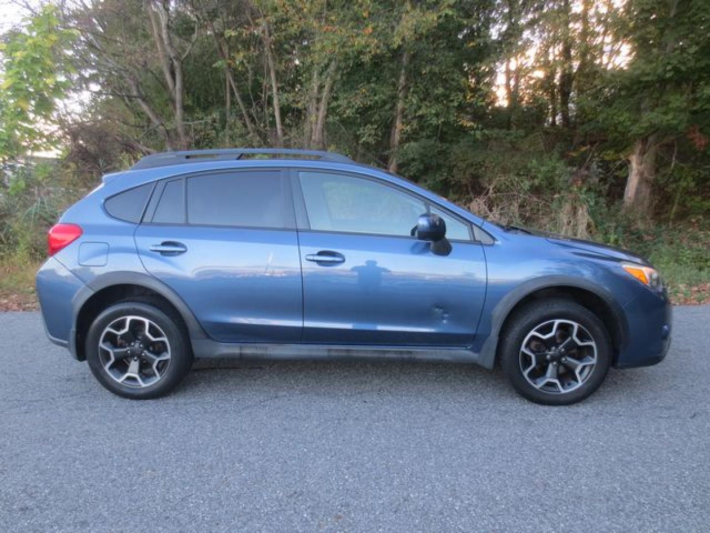 2013 Blue /Tan Subaru XV Crosstrek 2.0 Limited (JF2GPACC0D2) with an 2.0L L4 DOHC 16V engine, Automatic transmission, located at 270 US Route 6, Mahopac, NY, 10541, (845) 621-0895, 41.349022, -73.755280 - Photo#9