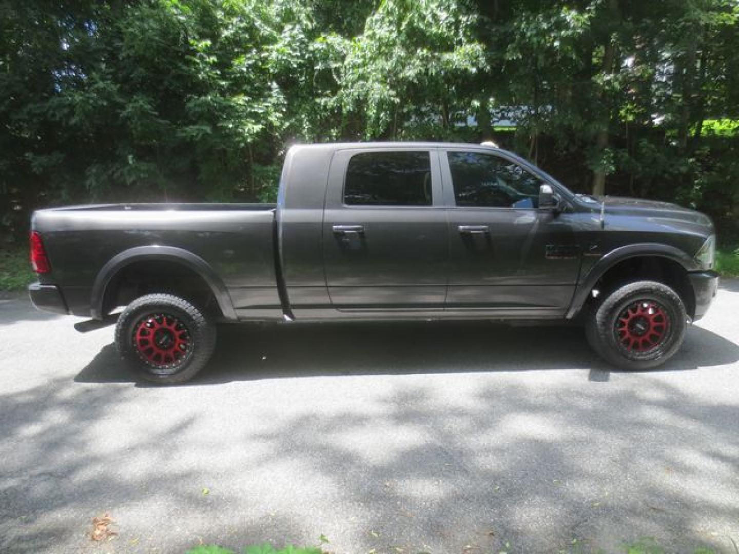 2017 Gray /Gray RAM 2500 SLT Mega Cab 4WD (3C6UR5ML4HG) with an 6.7L L6 OHV 24V TURBO DIESEL engine, 6A transmission, located at 270 US Route 6, Mahopac, NY, 10541, (845) 621-0895, 41.349022, -73.755280 - Photo#9