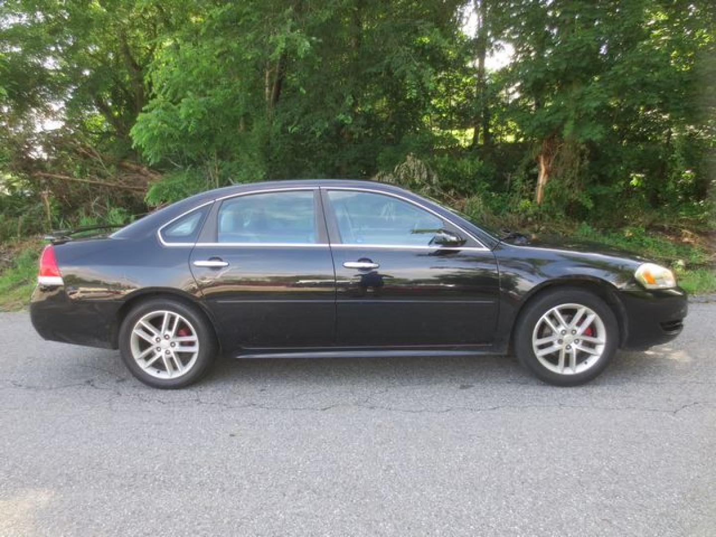 2013 Black /Gray Chevrolet Impala LTZ (2G1WC5E37D1) with an 3.6L V6 DOHC 16V FFV engine, 6-Speed Automatic transmission, located at 270 US Route 6, Mahopac, NY, 10541, (845) 621-0895, 41.349022, -73.755280 - Photo#10