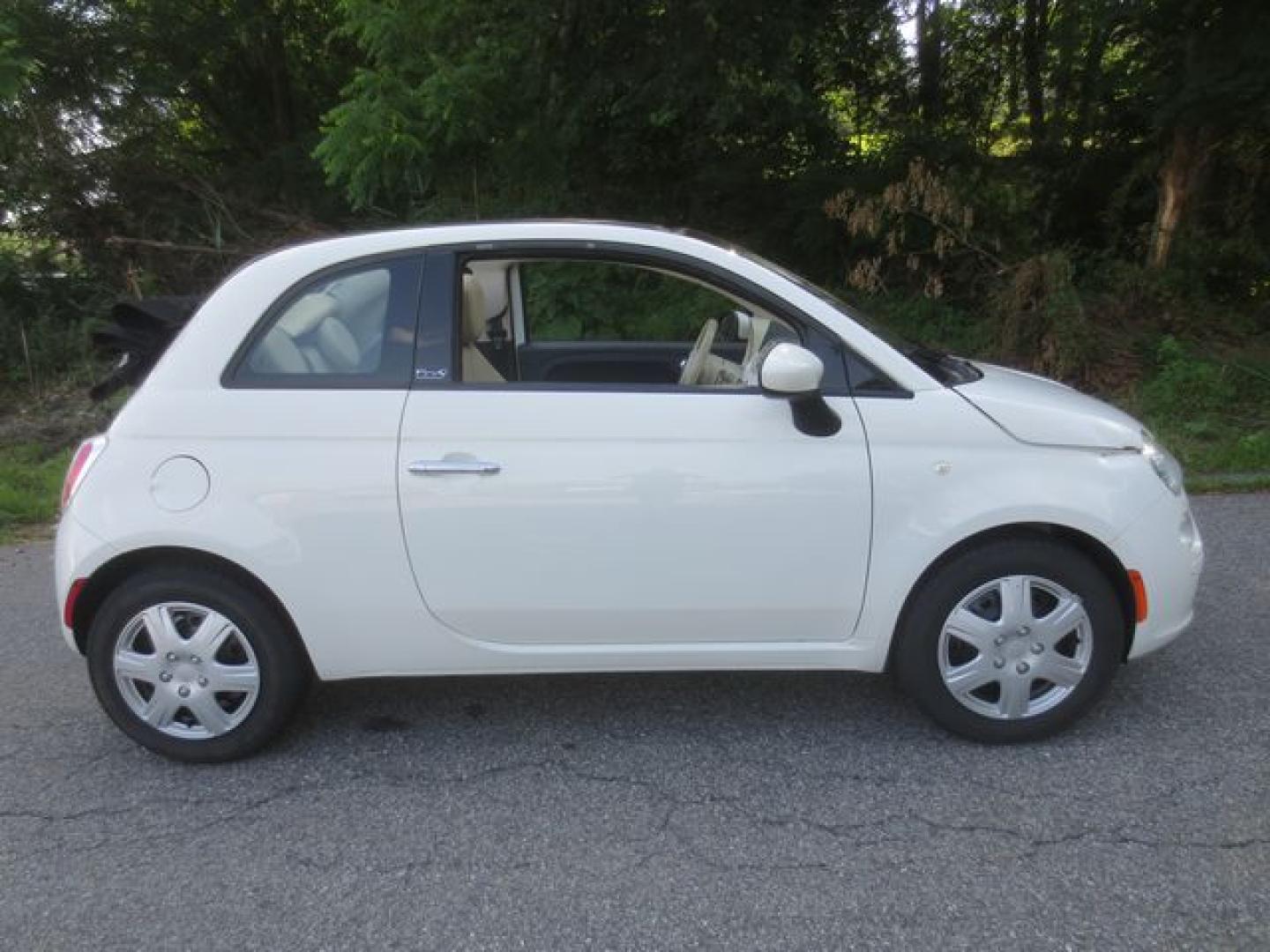 2013 White /GRAY/BEIGE Fiat 500 C Pop Cabrio (3C3CFFDR6DT) with an 1.4L L4 engine, 5 Speed Manual transmission, located at 270 US Route 6, Mahopac, NY, 10541, (845) 621-0895, 41.349022, -73.755280 - Photo#9