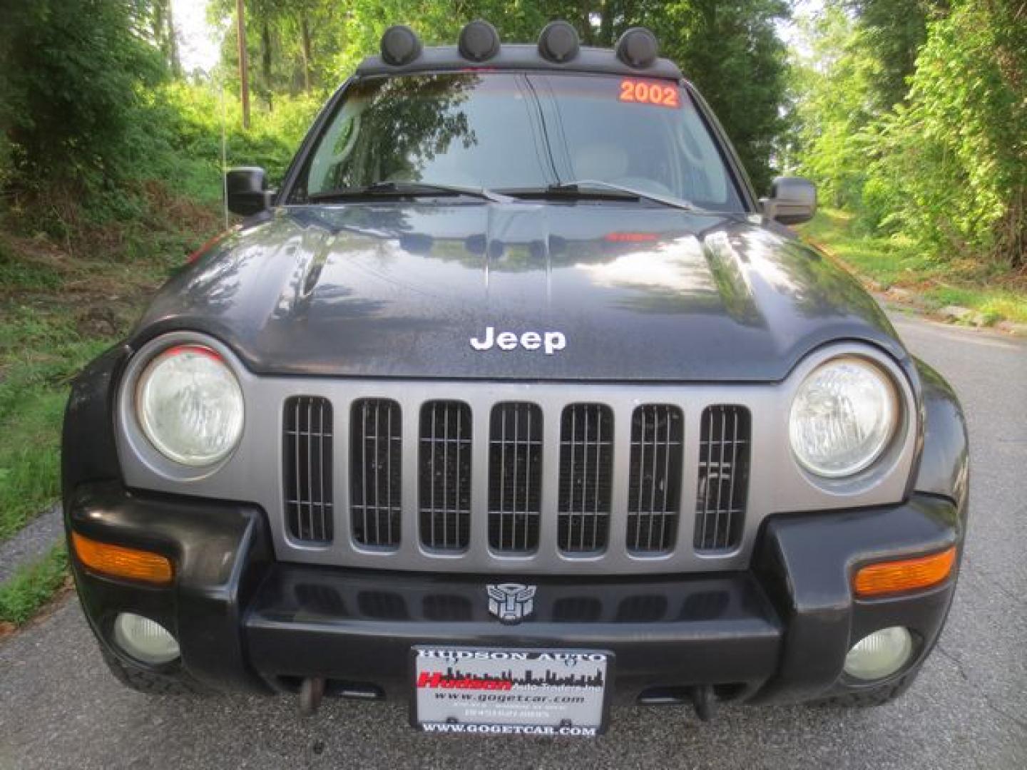 2002 Black /Gray Jeep Liberty Limited Ranagade (1J8GL58K02W) with an 3.7L V6 SOHC 12V engine, 4-Speed Automatic Overdrive transmission, located at 270 US Route 6, Mahopac, NY, 10541, (845) 621-0895, 41.349022, -73.755280 - Photo#2