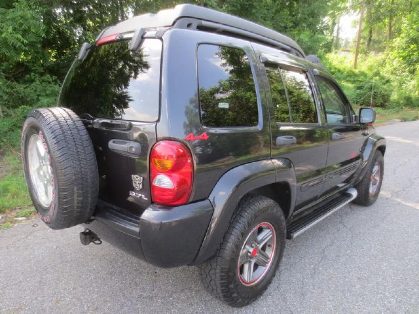 2002 Black /Gray Jeep Liberty Limited Ranagade (1J8GL58K02W) with an 3.7L V6 SOHC 12V engine, 4-Speed Automatic Overdrive transmission, located at 270 US Route 6, Mahopac, NY, 10541, (845) 621-0895, 41.349022, -73.755280 - Photo#3
