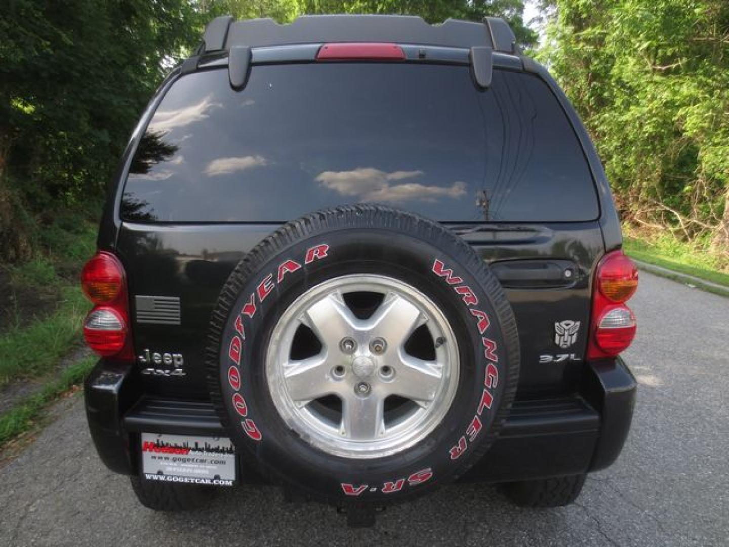 2002 Black /Gray Jeep Liberty Limited Ranagade (1J8GL58K02W) with an 3.7L V6 SOHC 12V engine, 4-Speed Automatic Overdrive transmission, located at 270 US Route 6, Mahopac, NY, 10541, (845) 621-0895, 41.349022, -73.755280 - Photo#5