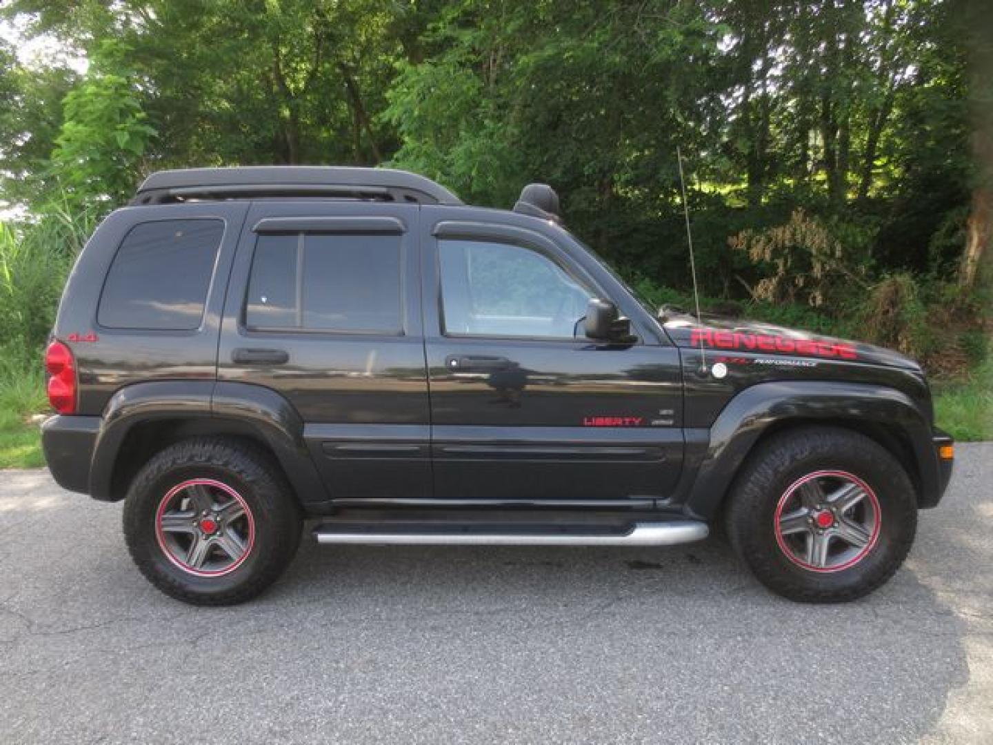 2002 Black /Gray Jeep Liberty Limited Ranagade (1J8GL58K02W) with an 3.7L V6 SOHC 12V engine, 4-Speed Automatic Overdrive transmission, located at 270 US Route 6, Mahopac, NY, 10541, (845) 621-0895, 41.349022, -73.755280 - Photo#9
