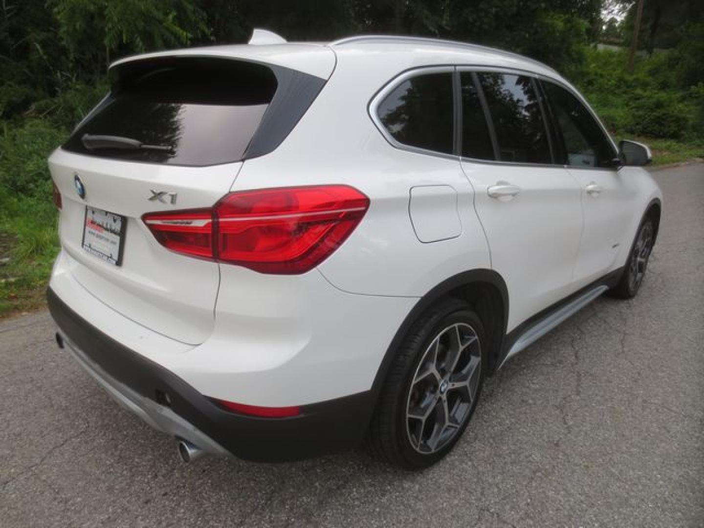 2017 White /Tan BMW X1 xDrive28i (WBXHT3Z34H4) with an 2.0L L4 DOHC 16V engine, Automatic transmission, located at 270 US Route 6, Mahopac, NY, 10541, (845) 621-0895, 41.349022, -73.755280 - Photo#3