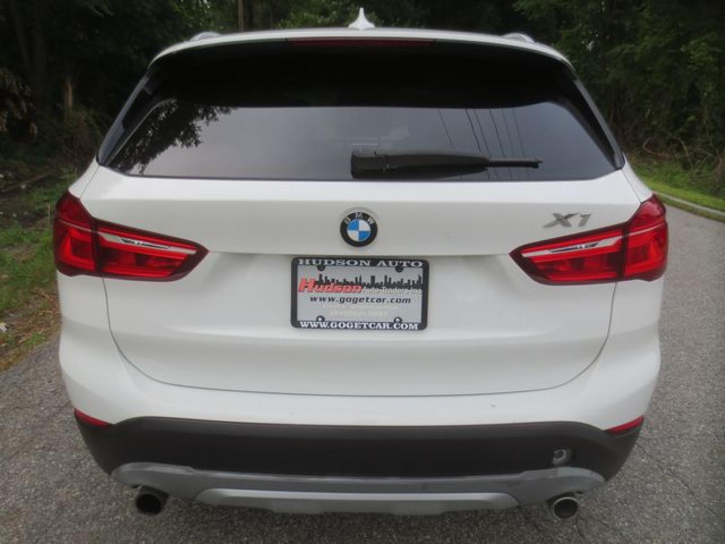 2017 White /Tan BMW X1 xDrive28i (WBXHT3Z34H4) with an 2.0L L4 DOHC 16V engine, Automatic transmission, located at 270 US Route 6, Mahopac, NY, 10541, (845) 621-0895, 41.349022, -73.755280 - Photo#5