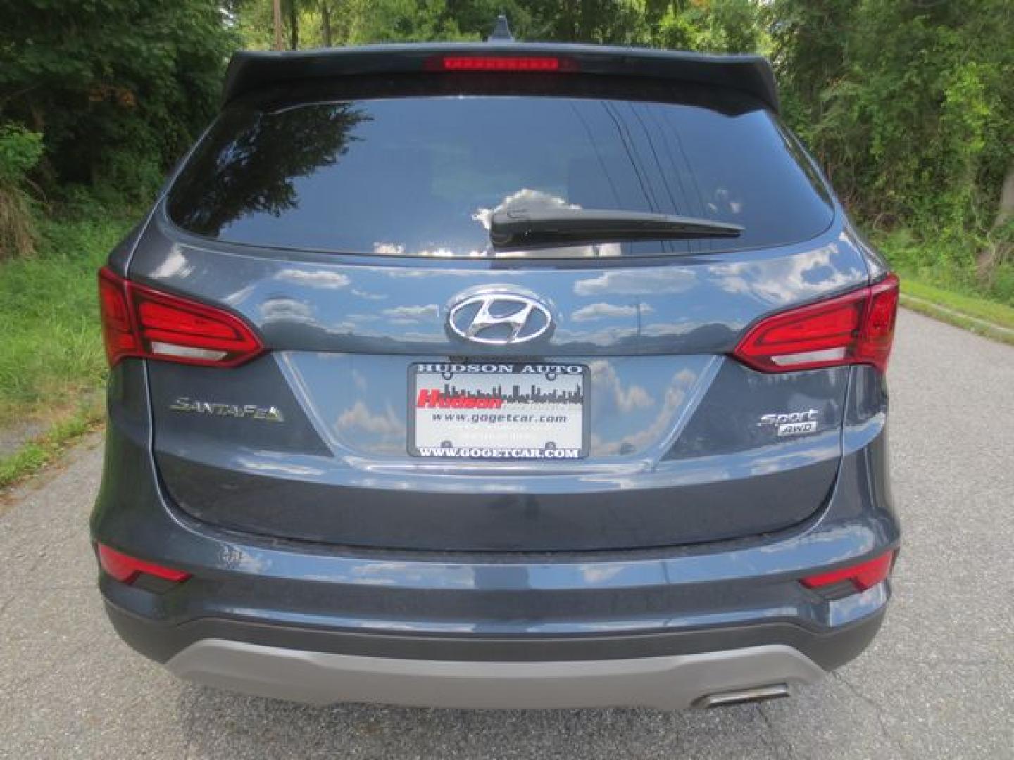 2017 Gray /Gray Hyundai Santa Fe Sport 2.4 AWD (5NMZTDLB0HH) with an 2.4L L4 DOHC 16V engine, 6A transmission, located at 270 US Route 6, Mahopac, NY, 10541, (845) 621-0895, 41.349022, -73.755280 - Photo#5