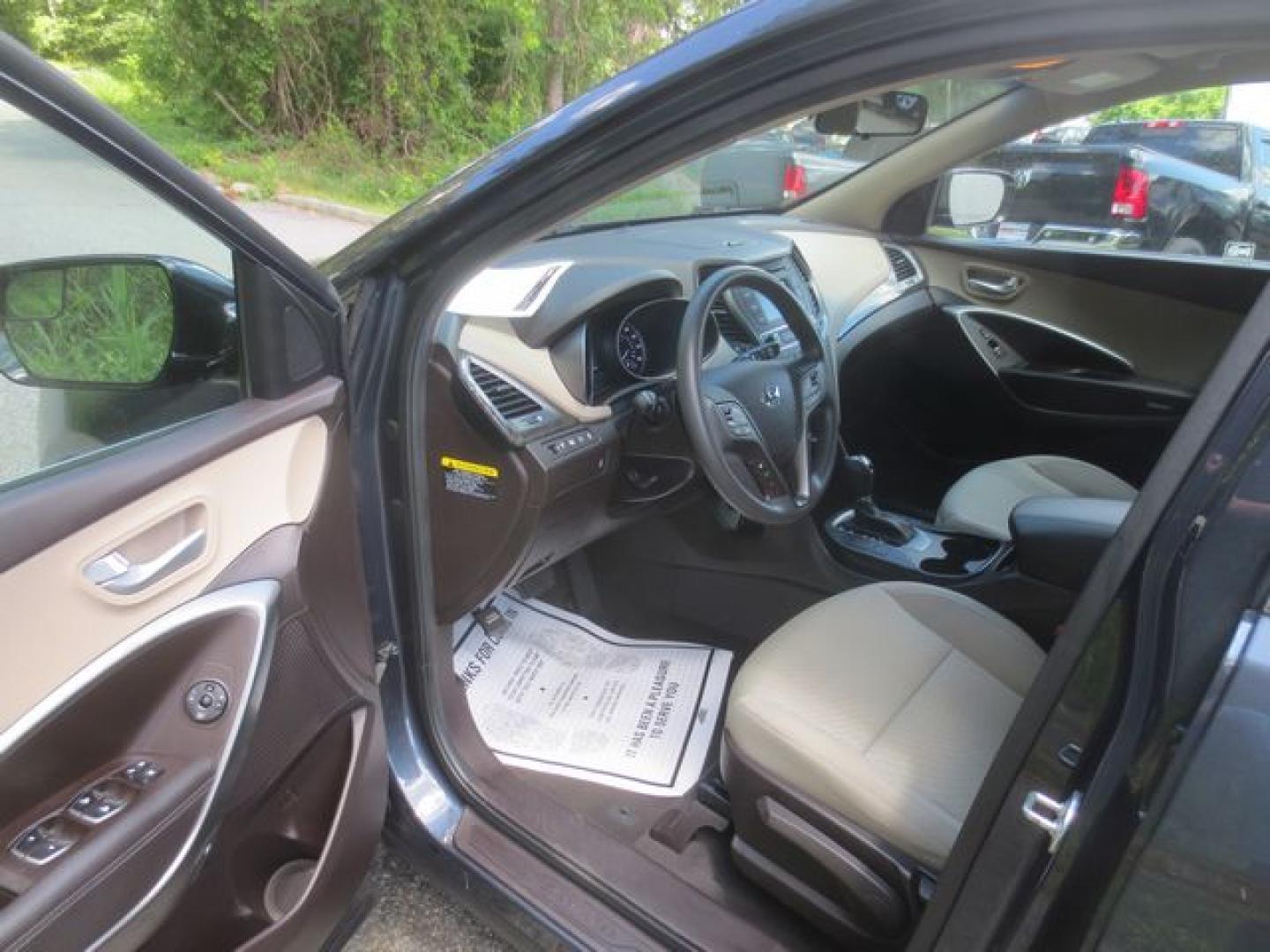 2017 Gray /Gray Hyundai Santa Fe Sport 2.4 AWD (5NMZTDLB0HH) with an 2.4L L4 DOHC 16V engine, 6A transmission, located at 270 US Route 6, Mahopac, NY, 10541, (845) 621-0895, 41.349022, -73.755280 - Photo#6