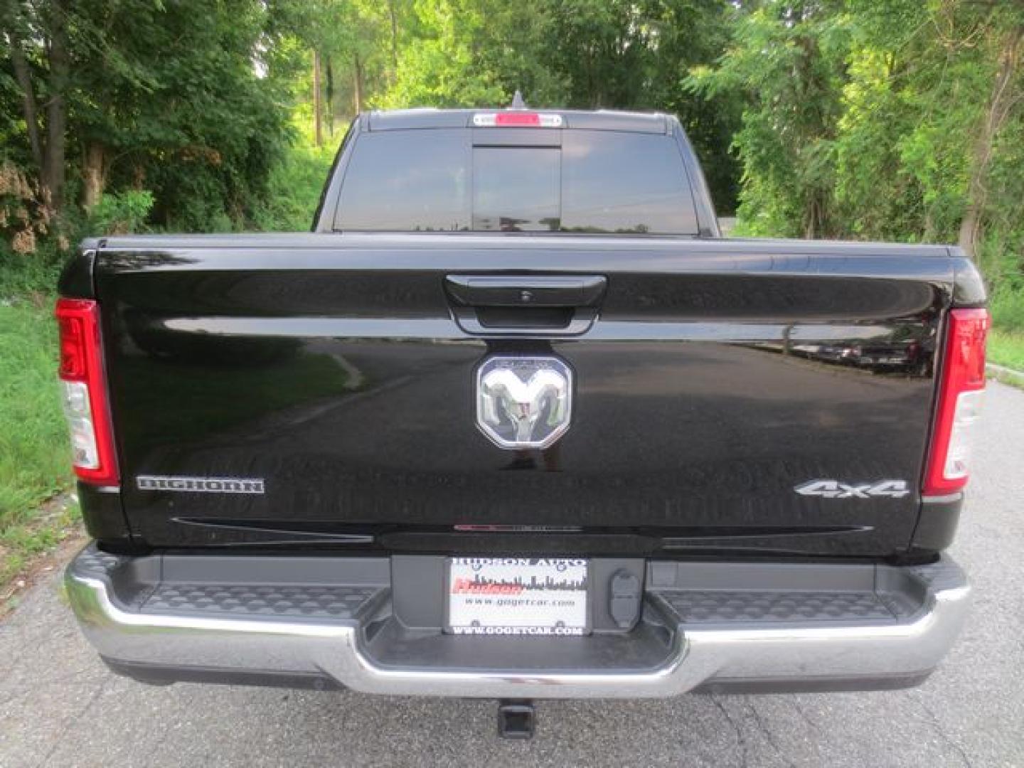 2022 Black /Black RAM 1500 Big Horn Crew Cab (1C6RRFFG7NN) with an 3.6L V6 DOHC 24V engine, Automatic transmission, located at 270 US Route 6, Mahopac, NY, 10541, (845) 621-0895, 41.349022, -73.755280 - Photo#5