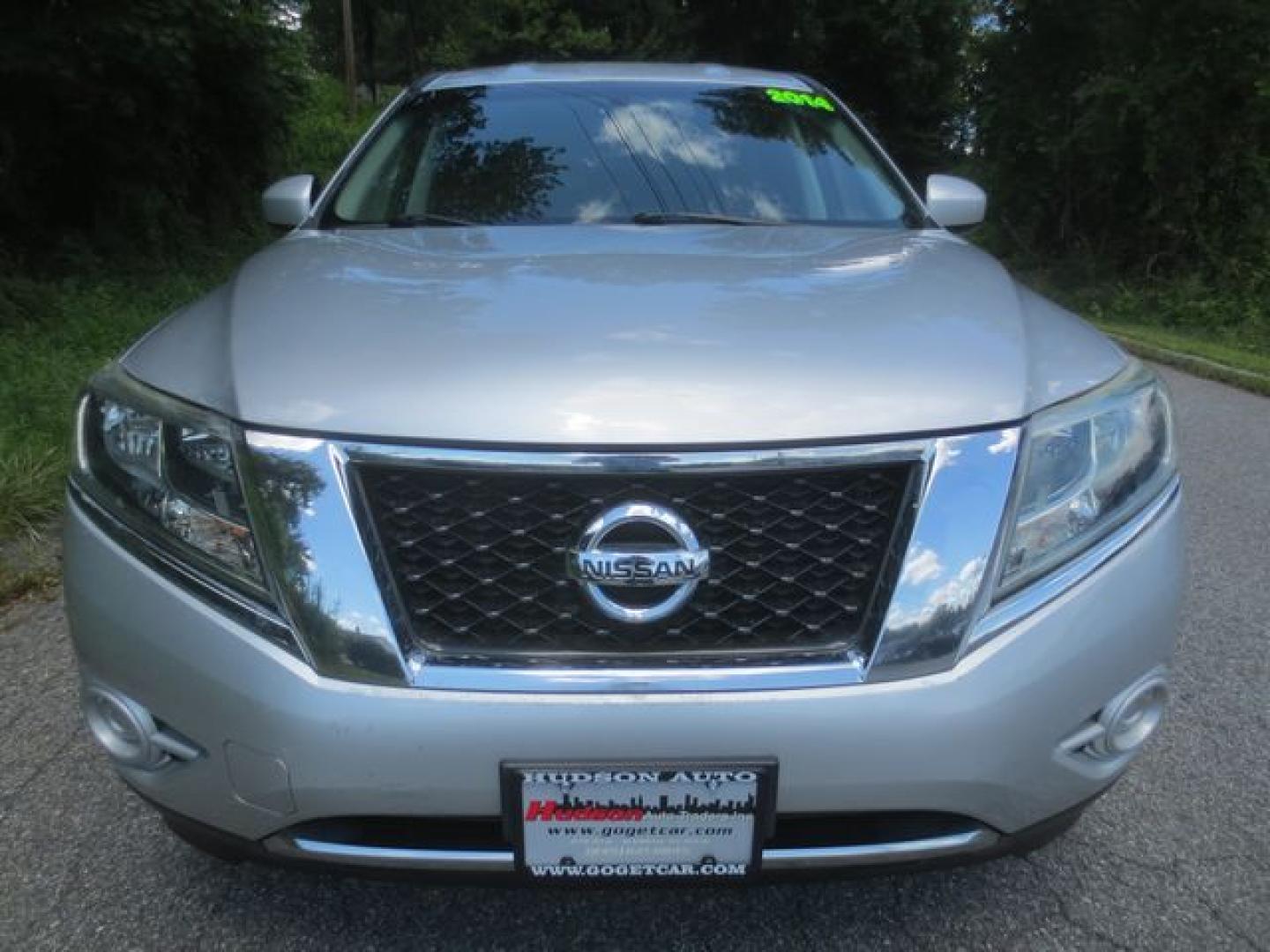 2014 Silver /Black Nissan Pathfinder S 4WD (5N1AR2MM1EC) with an 3.5L V6 DOHC 24V engine, Automatic transmission, located at 270 US Route 6, Mahopac, NY, 10541, (845) 621-0895, 41.349022, -73.755280 - Photo#2
