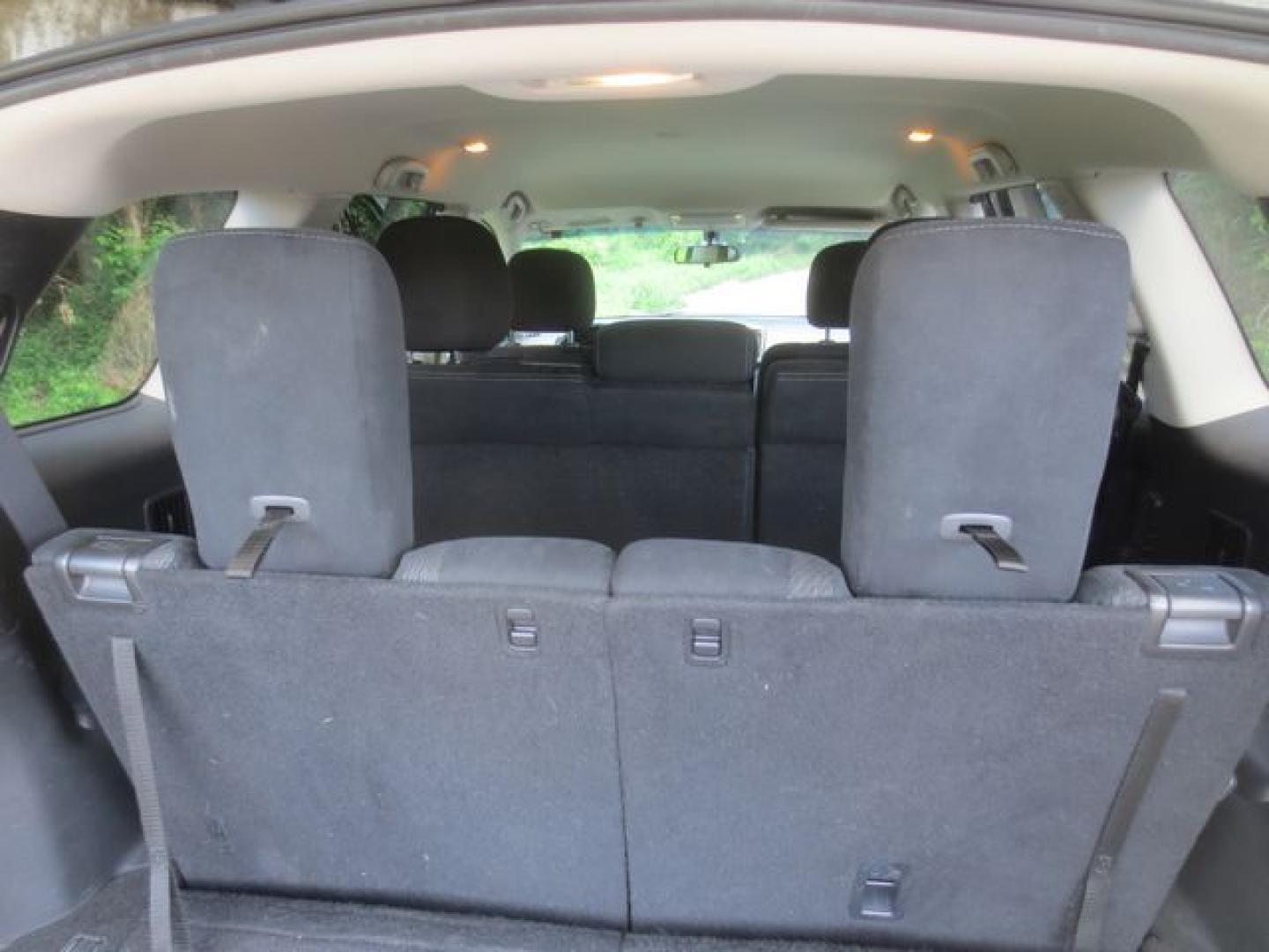 2014 Silver /Black Nissan Pathfinder S 4WD (5N1AR2MM1EC) with an 3.5L V6 DOHC 24V engine, Automatic transmission, located at 270 US Route 6, Mahopac, NY, 10541, (845) 621-0895, 41.349022, -73.755280 - Photo#10
