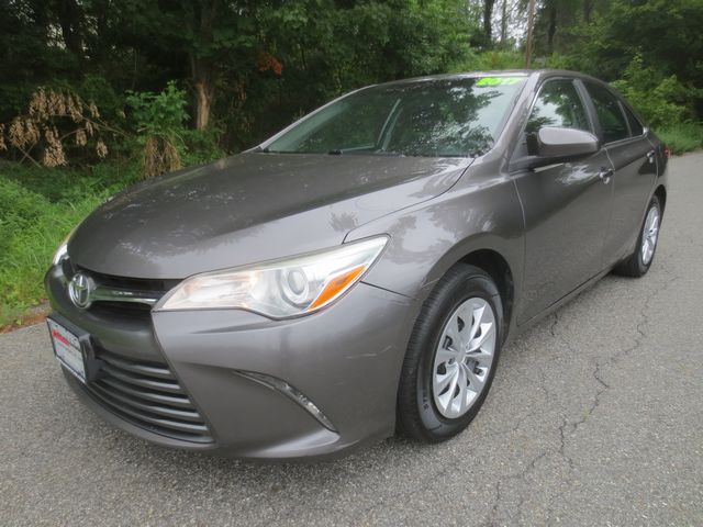 photo of 2017 Toyota Camry SE
