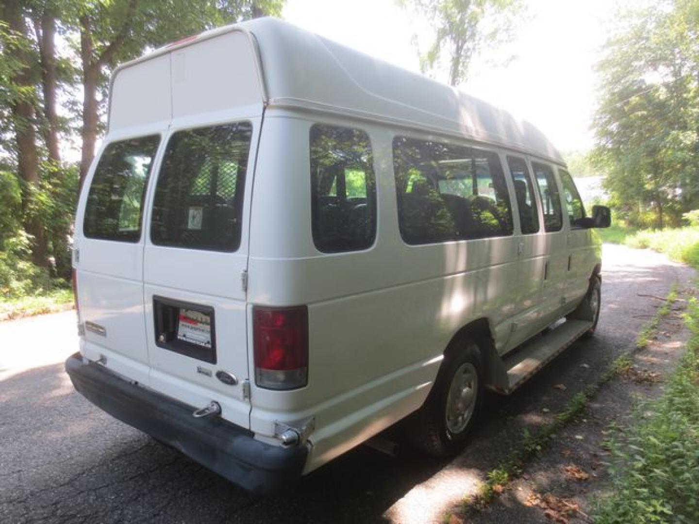 2009 White /Gray Ford E-Series Van E-250 Extended (1FTNS24W49D) with an 4.6L V8 SOHC 16V engine, 4-Speed Automatic transmission, located at 270 US Route 6, Mahopac, NY, 10541, (845) 621-0895, 41.349022, -73.755280 - Photo#1