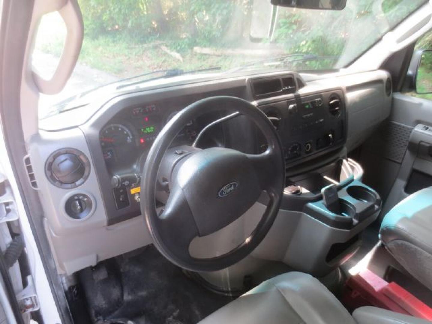2009 White /Gray Ford E-Series Van E-250 Extended (1FTNS24W49D) with an 4.6L V8 SOHC 16V engine, 4-Speed Automatic transmission, located at 270 US Route 6, Mahopac, NY, 10541, (845) 621-0895, 41.349022, -73.755280 - Photo#3