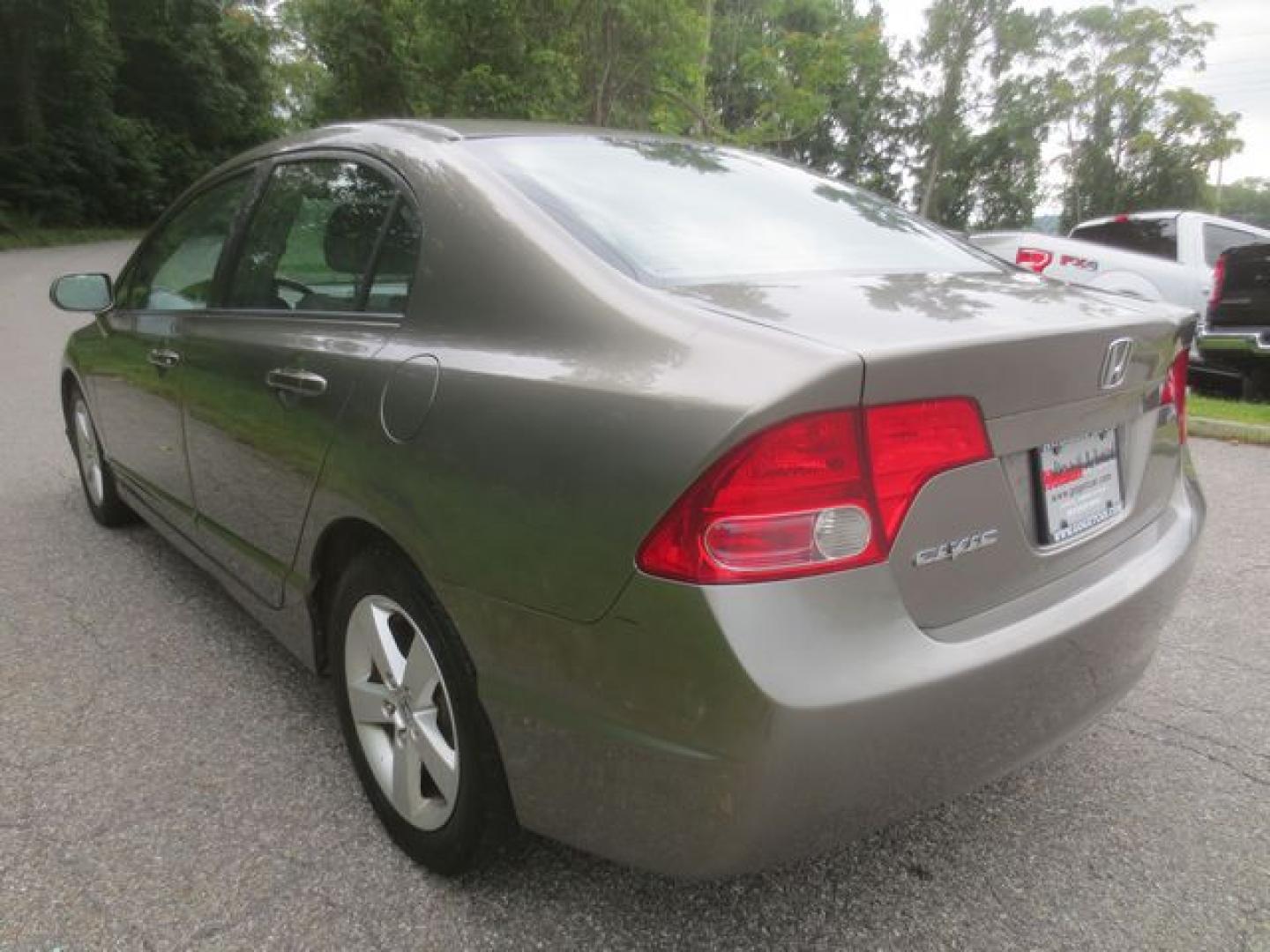 2008 Tan /Gray Honda Civic EX Sedan AT (1HGFA16898L) with an 1.8L L4 SOHC 16V engine, 5-Speed Automatic Overdrive transmission, located at 270 US Route 6, Mahopac, NY, 10541, (845) 621-0895, 41.349022, -73.755280 - Photo#4