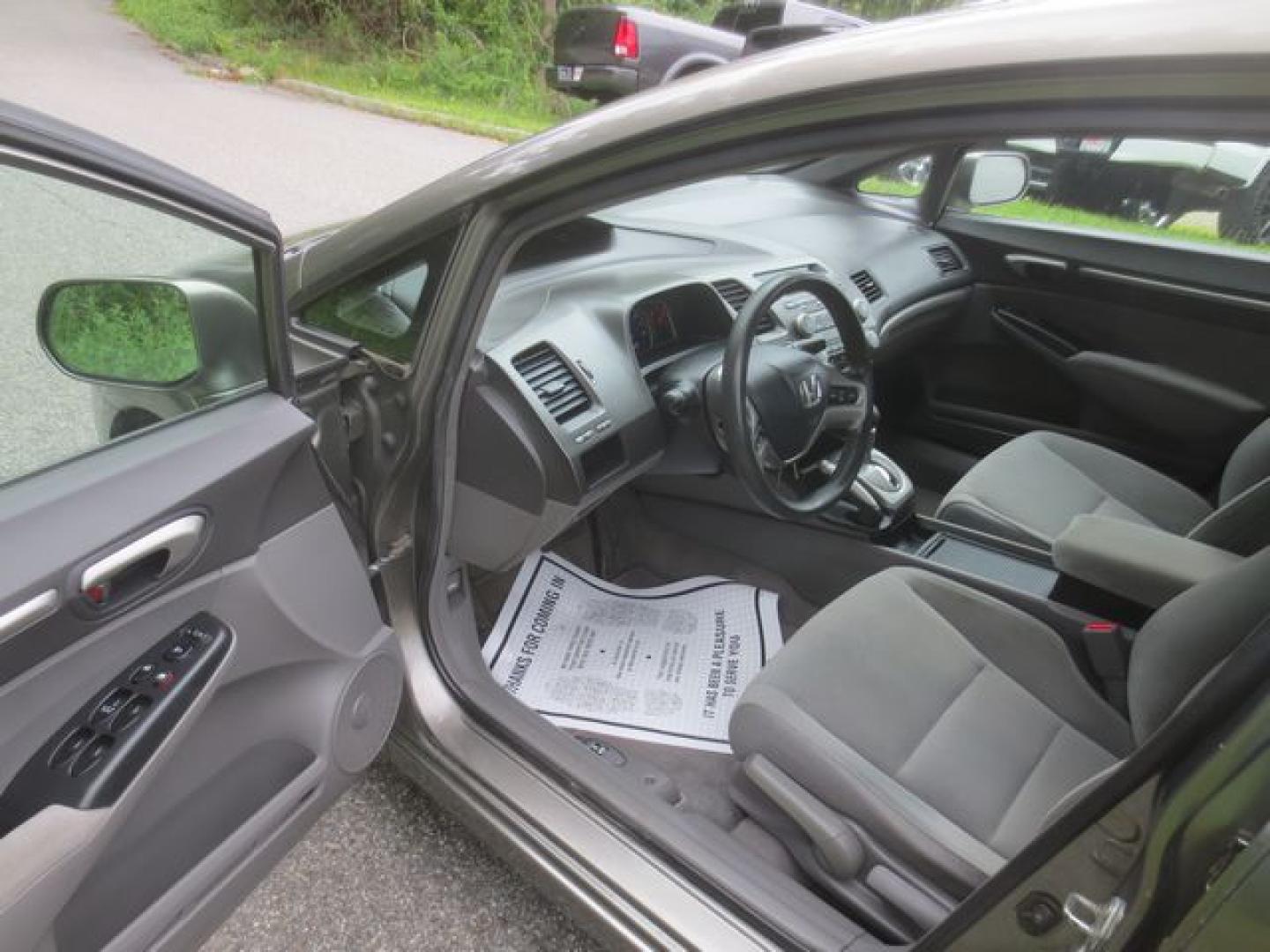 2008 Tan /Gray Honda Civic EX Sedan AT (1HGFA16898L) with an 1.8L L4 SOHC 16V engine, 5-Speed Automatic Overdrive transmission, located at 270 US Route 6, Mahopac, NY, 10541, (845) 621-0895, 41.349022, -73.755280 - Photo#6