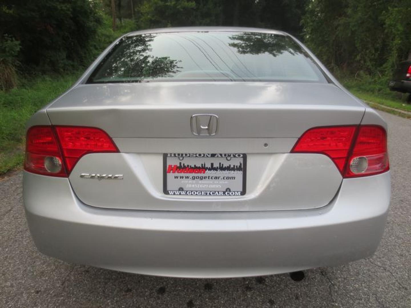2008 Silver /Gray Honda Civic LX (2HGFA16558H) with an 1.8L L4 SOHC 16V engine, 5-Speed Automatic Overdrive transmission, located at 270 US Route 6, Mahopac, NY, 10541, (845) 621-0895, 41.349022, -73.755280 - Photo#5