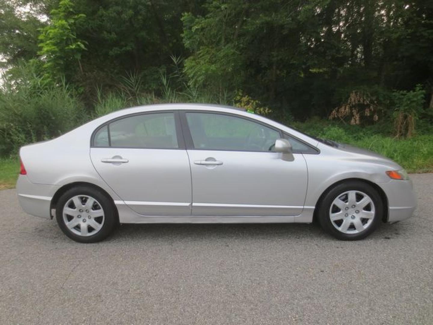 2008 Silver /Gray Honda Civic LX (2HGFA16558H) with an 1.8L L4 SOHC 16V engine, 5-Speed Automatic Overdrive transmission, located at 270 US Route 6, Mahopac, NY, 10541, (845) 621-0895, 41.349022, -73.755280 - Photo#9